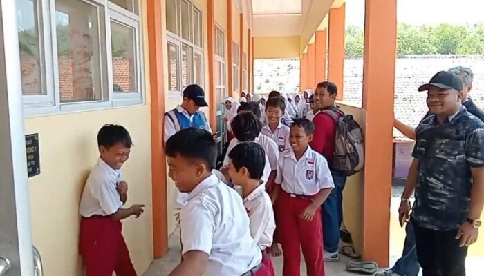 Usai 2 Bulan Belajar di Kolong Gedung, Siswa SD Bedono 1 Demak Kembali Masuk Kelas Baru