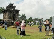 Meski Diguyur Hujan, Kunjungan DTW Candi Gedongsongo Tetap Meningkat di Long Weekend