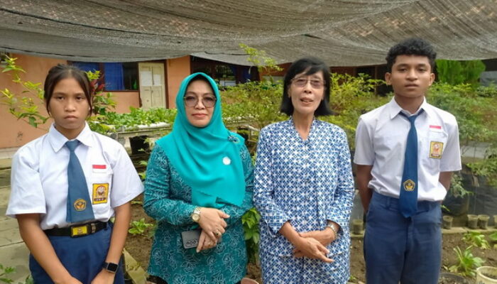 SMP Kristen Blora Didik Siswa Luar Jawa Mandiri Lewat Bertani