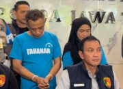 Ketua Ormas PP Blora Munaji (kiri) dan istrinya Priyanti dalam konferensi pers yang berlangsung di Mapolda Jawa Tengah, Kota Semarang