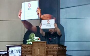 FPDIP, FPKS, FPKB dan Fraksi Demokrat. Mereka menolak jawaban Wali Kota Salatiga, atas pertanyaan pada rapat paripurna interpelasi, Senin 26 Mei 2025. (Bowo Pribadi/beritajateng.tv)