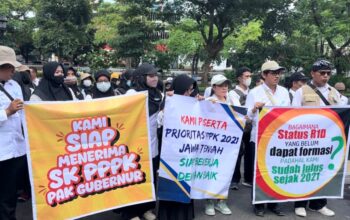 demo guru swasta depan DPRD Jateng