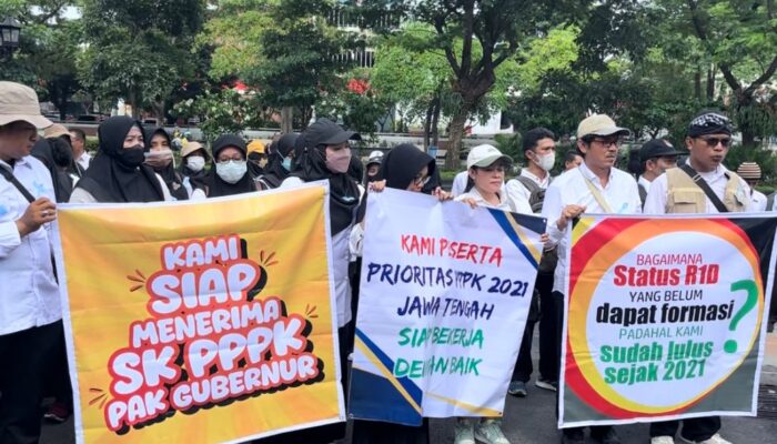 Tak Kunjung Dapat Formasi PPPK, Puluhan Guru Swasta se-Jateng Demo di Depan Kantor DPRD Jateng