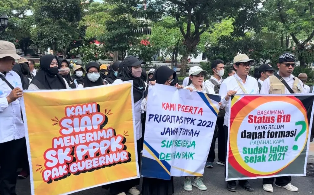 demo guru swasta depan DPRD Jateng
