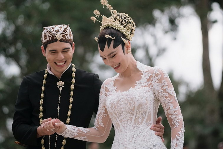 potret pernikahan Luna Maya