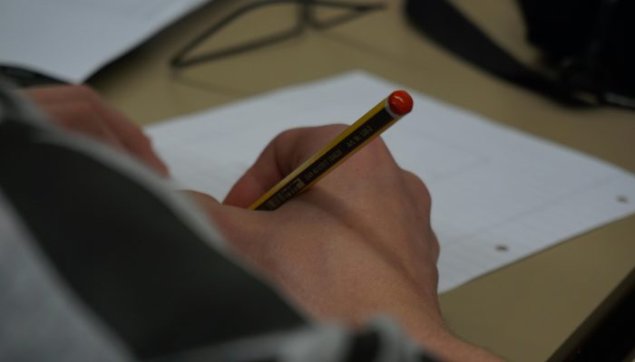Di Kala Peserta UTBK Undip Curang, Seludupkan Ponsel di Balik Kerudung