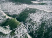 Waspada! BMKG Prediksi Gelombang Tinggi hingga 4 Meter dan Banjir Rob di Pesisir Jateng