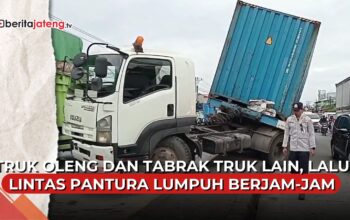 Video Trailer Oleng dan Tabrak Truk Lain di Demak, Pantura Lumpuh Berjam-jam