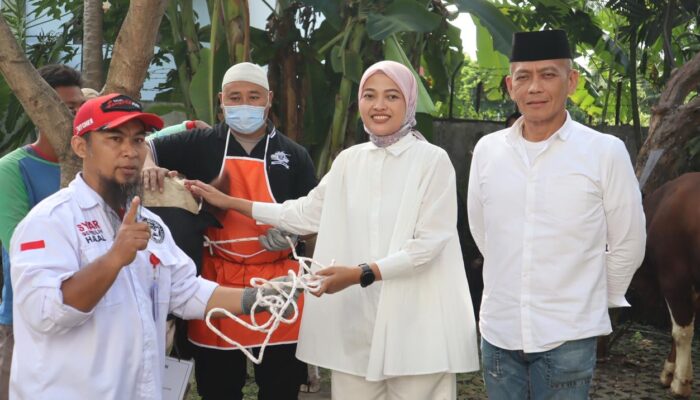 Potong 12 Hewan Kurban, Polres Semarang Distribusikan Daging Kurban untuk Masyarakat