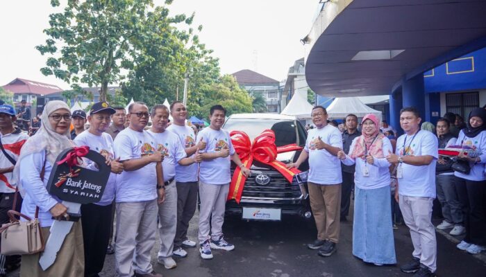 Sokong Lembaga Pendidikan, Bank Jateng Syariah Purwokerto Serahkan Mobil Operasional untuk UMP