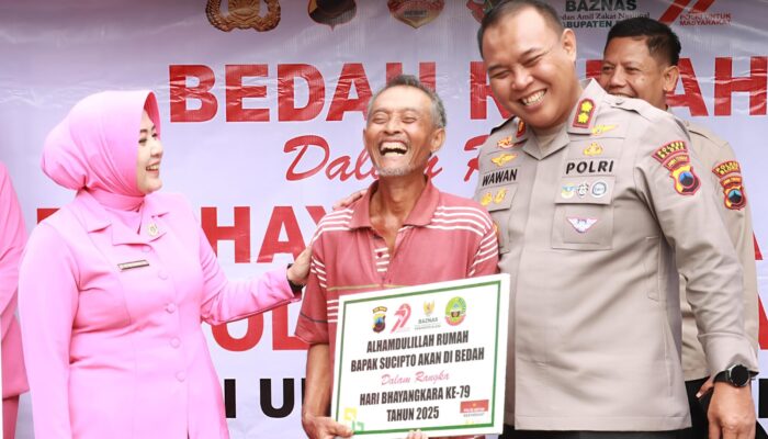 Peringati Hari Bhayangkara ke-79, Polres Blora Gelar Bedah Rumah Warga Kurang Mampu