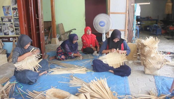 Berkah Idul Adha, Perajin Besek di Blora Kebanjiran Order Hingga Sepuluh Ribuan per Hari