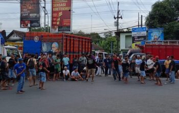 Protes Kebijakan ODOL, Ratusan Awak Truk Blokir Jalur Semarang-Solo, Tingkir Salatiga Lumpuh