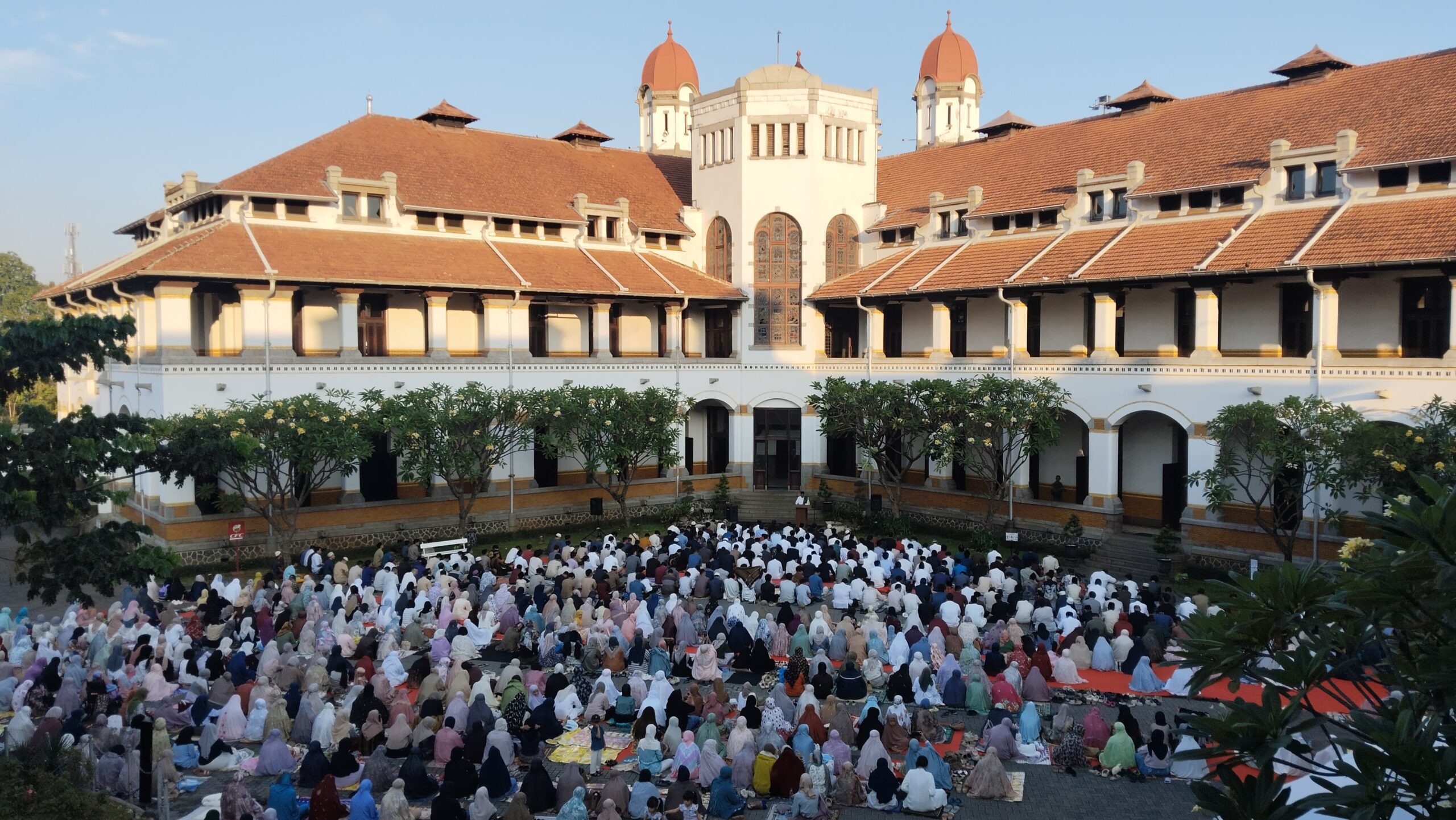 Shalat Idul Adha di Tengah Bangunan Heritage Lawang Sewu Semarang, Ibadah Sembari Wisata Sejarah