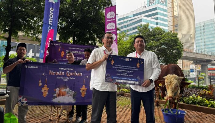 Rayakan Idul Adha 1446 H, XLSMART Salurkan Hewan Kurban untuk Masyarakat