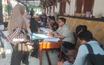 Hari Pertama SPMB di Kota Semarang, Posko Aduan Disdik Digeruduk Ratusan Orang Tua