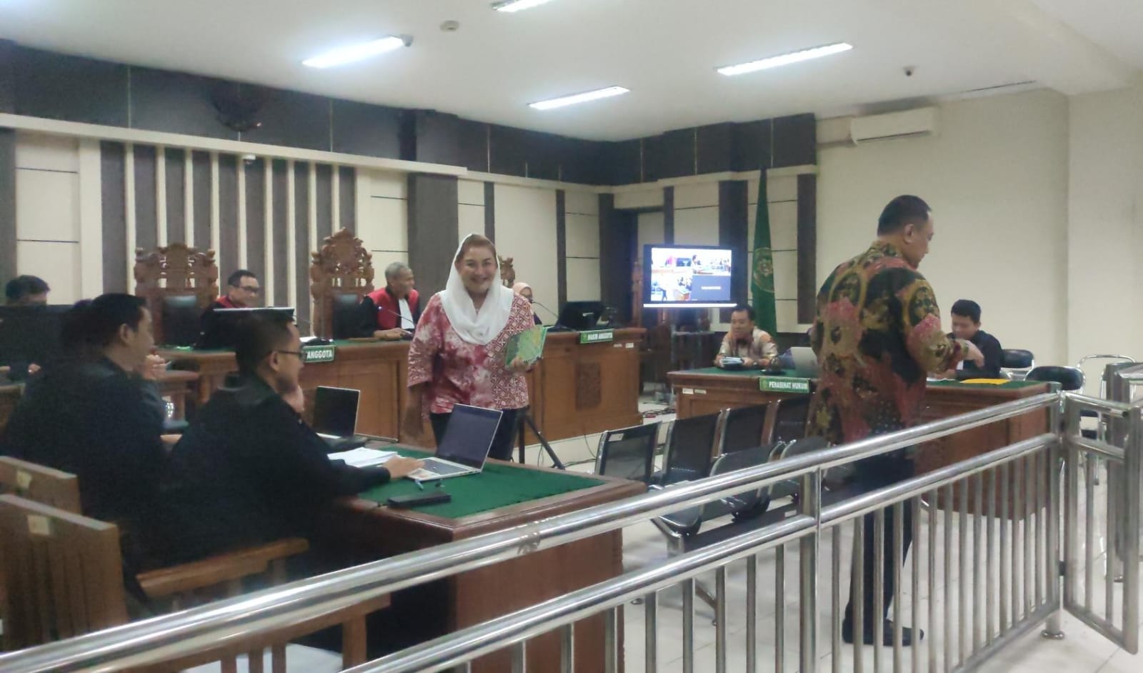 Sidang Daring Karena Sakit, Rachmat Djangkar Nangis Ngaku Menderita Terseret Kasus Mbak Ita