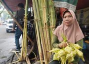 Cerita Penjual Janur di Semarang, Banjir Rezeki Saat Musim Hajatan Tiba