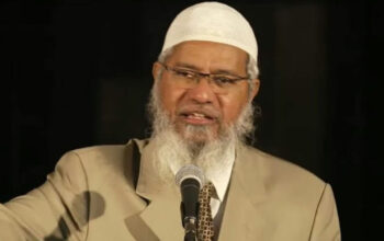 Potret Dr. Zakir Naik ketika berdakwah