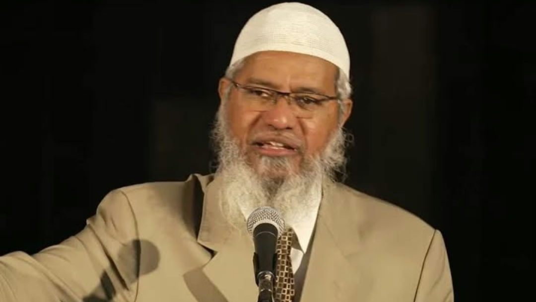 Potret Dr. Zakir Naik ketika berdakwah