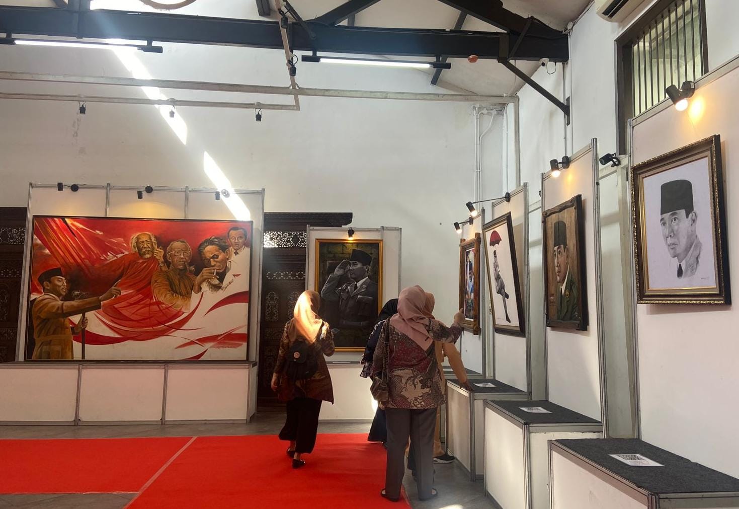 Dalami Semangat Juang Presiden Pertama RI Lewat Pameran Lukisan Bung Karno di Oudetrap