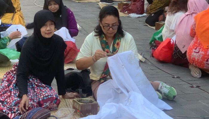 Bangkitkan Ekonomi Kreatif, Kresem Art Street 4 Pamerkan Batik Semarang dari Ratusan Pembatik