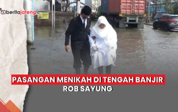 Video Pasangan Pengantin Terpaksa Menikah di Tengah Banjir Rob Sayung