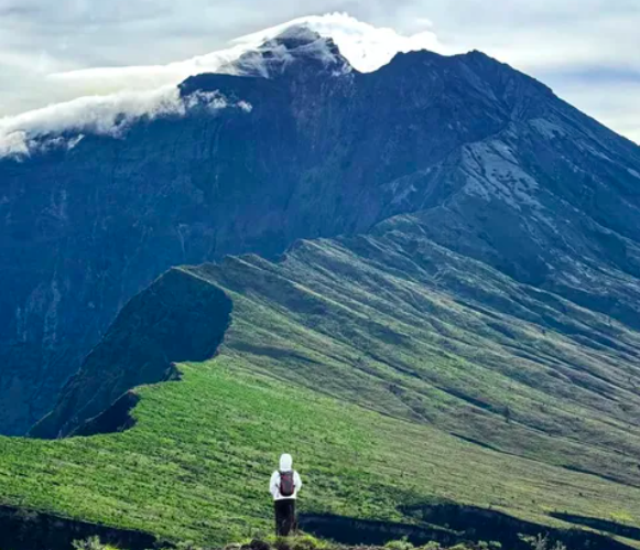 Gunung Rinjani. (Instagram/@btn_gn_rinjani) // open trip viral