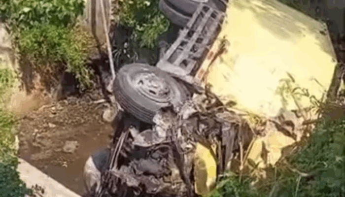 Kronologi Truk Boks Terguling ke Parit di Tol Tembalang Semarang, Sopir Sempat Selamatkan Diri