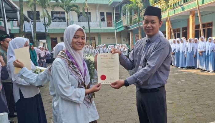 Bangga! Buat Aplikasi ‘Salativerse’, Santri SMP Salatiga Ini Sabet Emas di Malaysia