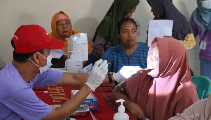 Korban Banjir Rob Demak Dapatkan Layanan Cek Kesehatan Gratis dari Pemprov Jateng
