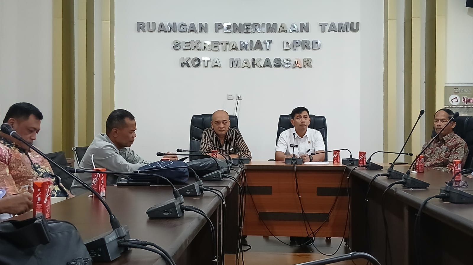 diskusi dprd semarang dan makassar