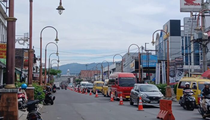 Dishub Kabupaten Semarang Kembali Buka Dua Arah Jalan Depan Pasar Projo, Ini Alasannya