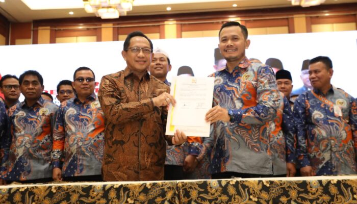 Mendagri Lantik Siswanto sebagai Ketum ADKASI, Pertumbuhan Ekonomi Ditarget Tembus 8 Persen
