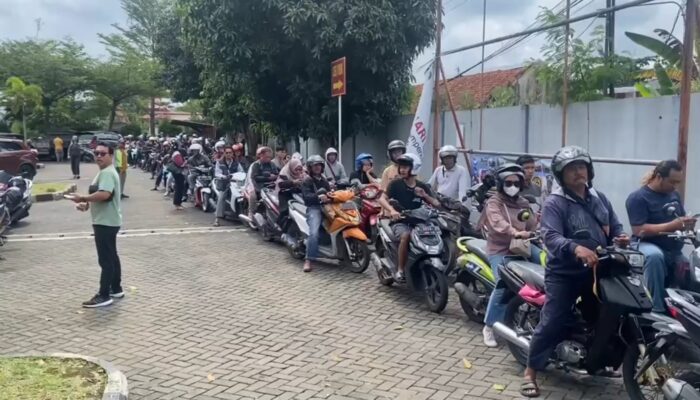 Hari Terakhir Pemutihan Pajak Kendaraan, Warga Serbu Samsat Semarang