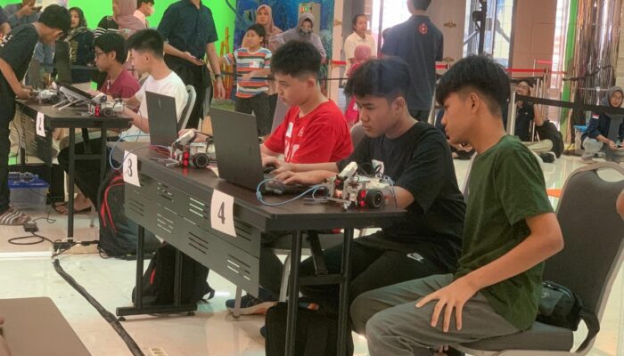 Libur Sekolah Lebih Produktif Lewat Lomba Lego dan Programming Robot