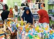Jelang Tahun Ajaran Baru, Baznas-Dinsos Kabupaten Semarang Ajak Anak Yatim Belanja Keperluan Sekolah