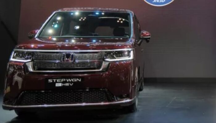 MPV Hybrid Premium, Honda STEP WGN e:HEV Mejeng di GIIAS 2025, Segini Harganya