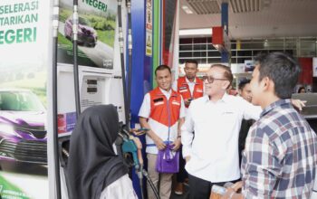Komut Pertamina Iwan Bule Tinjau Penjualan Pertamax Green di Semarang
