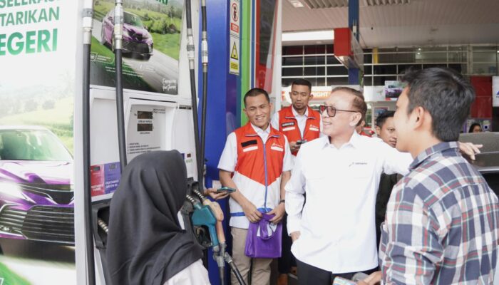Komut Pertamina Iwan Bule Tinjau Penjualan Pertamax Green di Semarang
