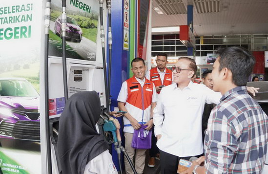 Komut Pertamina Iwan Bule Tinjau Penjualan Pertamax Green di Semarang