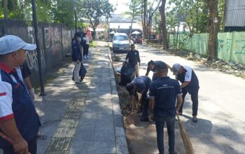 Dukung Semarang Bersih, ADO Gelar Resik-resik di Kusumawardani