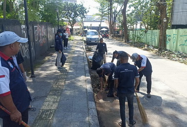 Dukung Semarang Bersih, ADO Gelar Resik-resik di Kusumawardani