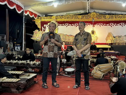Ketua DPRD Jateng Sumanto