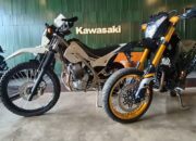 Perbandingan Kawasaki KLX230 Sherpa S vs KLX230 SM SE, Pilih Motor Petualang atau Supermoto?