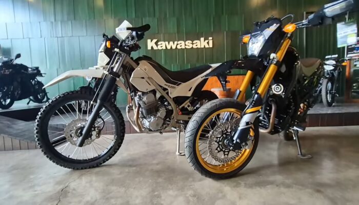 Perbandingan Kawasaki KLX230 Sherpa S vs KLX230 SM SE, Pilih Motor Petualang atau Supermoto?