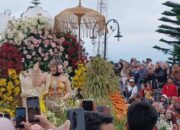 Meriahnya Karnaval Kendaraan Hias Festival Bunga Bandungan 2025, Penonton Tak Sabar Berebut Kembang Segar