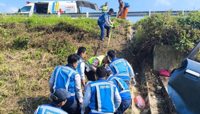 PT TMJ Ungkap Posisi Akhir Mobil Kecelakaan Tunggal di Tol Semarang-Solo KM 465 A: Oleng Kiri Keluar Bahu Jalan