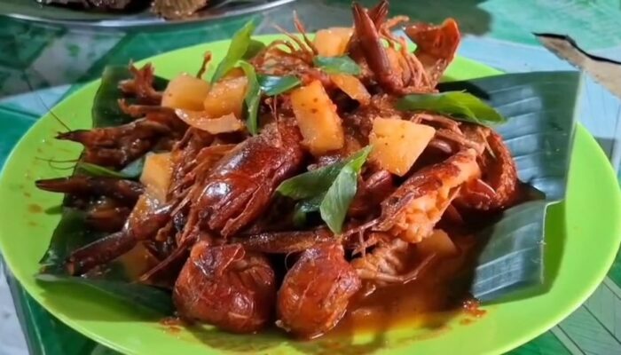 Mencicipi Lobster Rawa dan Ikan Betutu Bakar Khas Danau Rawapening, Imbuh Tumis Genjer Makin Lezat!