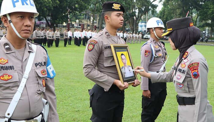 Polres Salatiga Gelar Upacara PTDH In Absentia Anggota Berpelanggaran Berat, Foto Disilang Merah